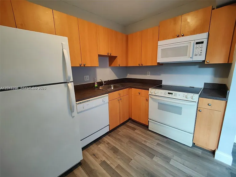 4719 NW 9th Dr #4719 — Photo 6