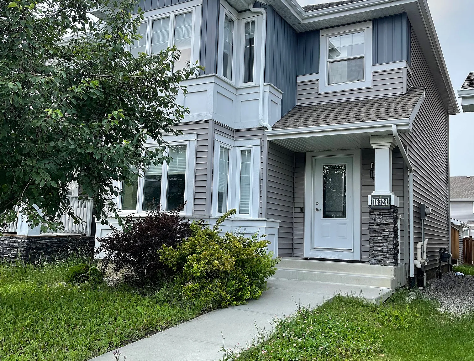 16724 15 Avenue SW, Edmonton, AB T6W 3C4 — Photo 2