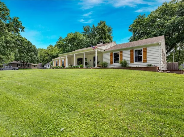 4901 Pawnee Dr, Roeland Park, KS 66205