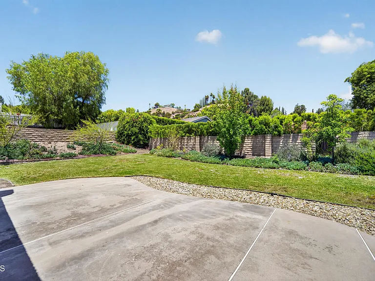 1502 Briarglen Ave — Photo 5