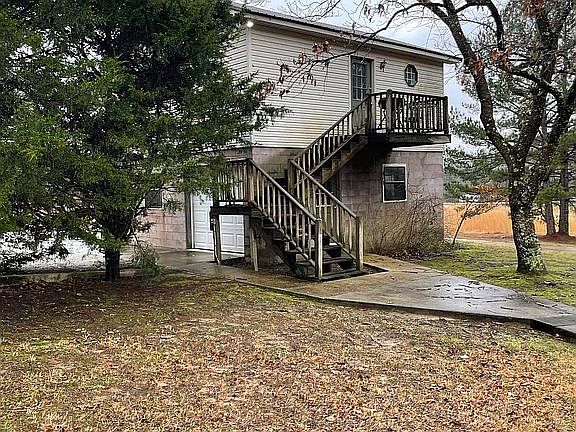 Detached garage/apartment 