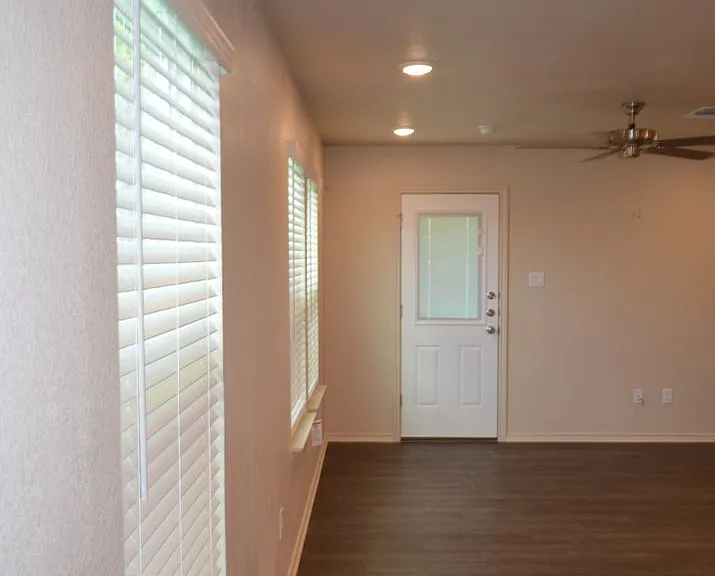 1701 Castroville — Photo 10