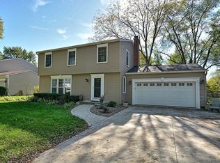 826 Casa Solana Dr, Wheaton, IL 60189