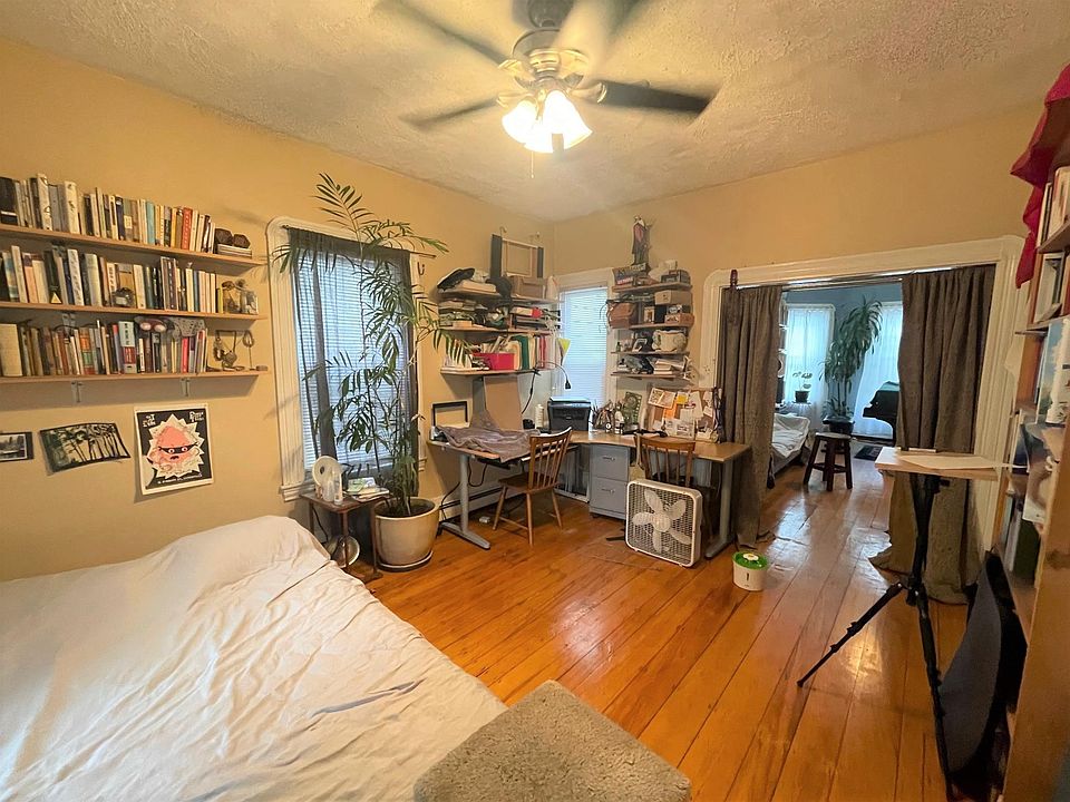 1st image of 20 Dell St #3