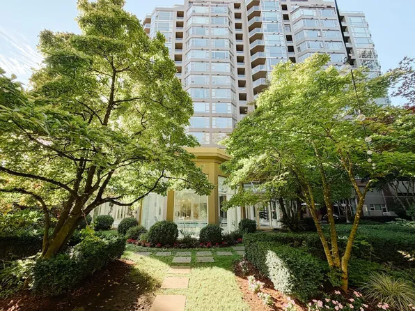 1327 Keith Rd E #312, North Vancouver, BC V7J 2J4