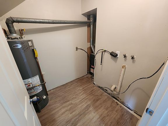 5th image of 5827 Creekview Ct W