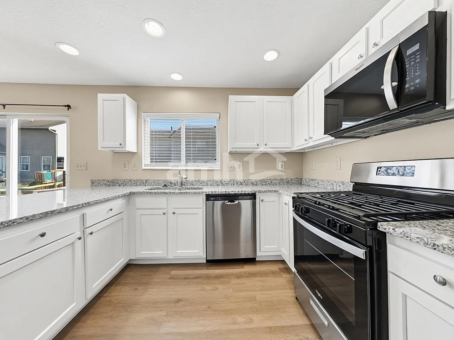 4 bed, 2.5 bath, 2564 sqft, $2,945 — Photo 4