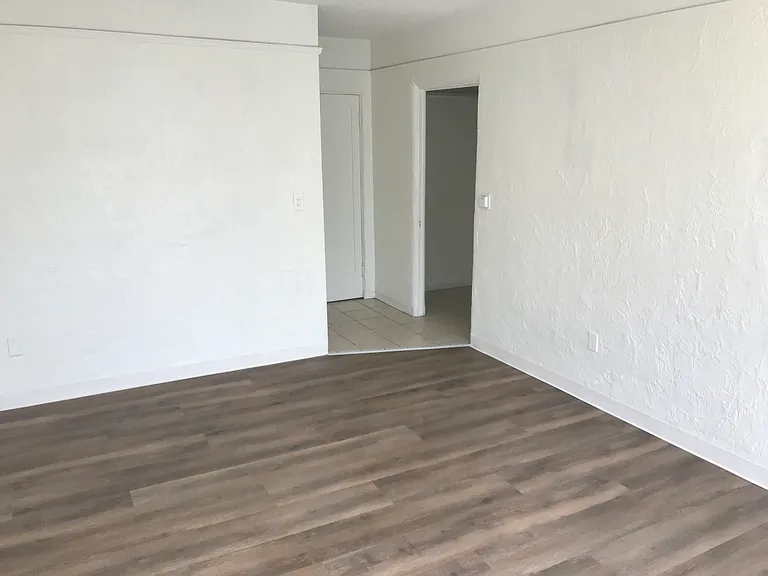 1340 N Linden Ave #7 — Photo 2