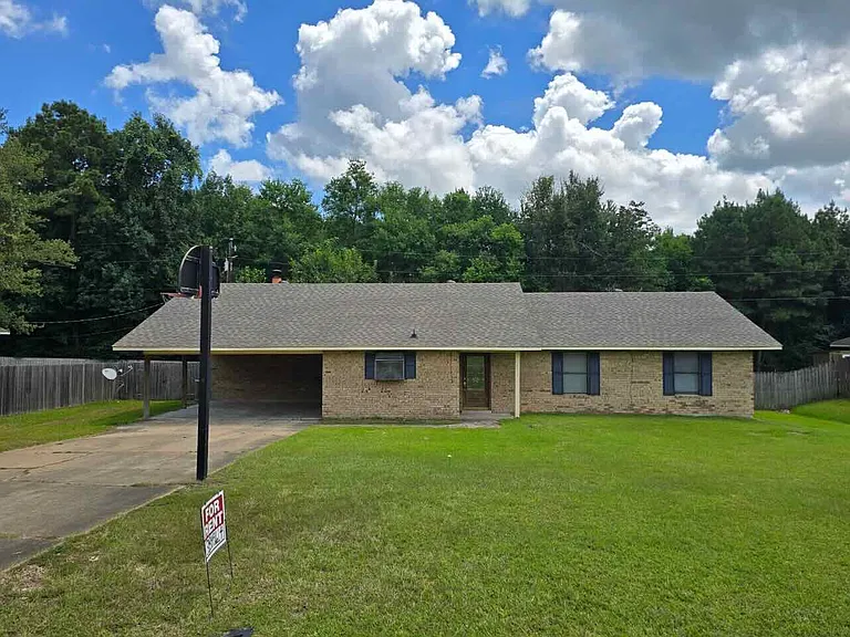 405 E Ridge Dr — Photo 1
