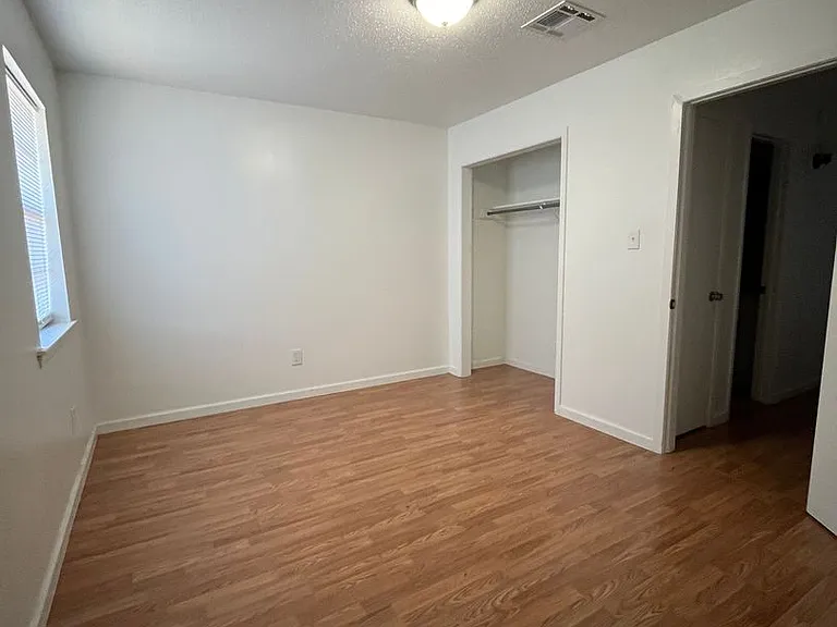 1023 Talbot Ave — Photo 9