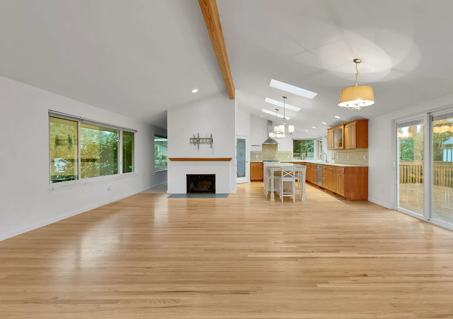 Beautifully Renovated Home in the Heart of Normandy Park — Photo 4
