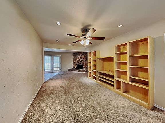 4th image of 250 Southwood Dr