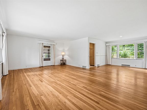 4th image of 1140 Lakemont Dr