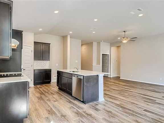 3rd image of 21206 Santa Carlo Ave