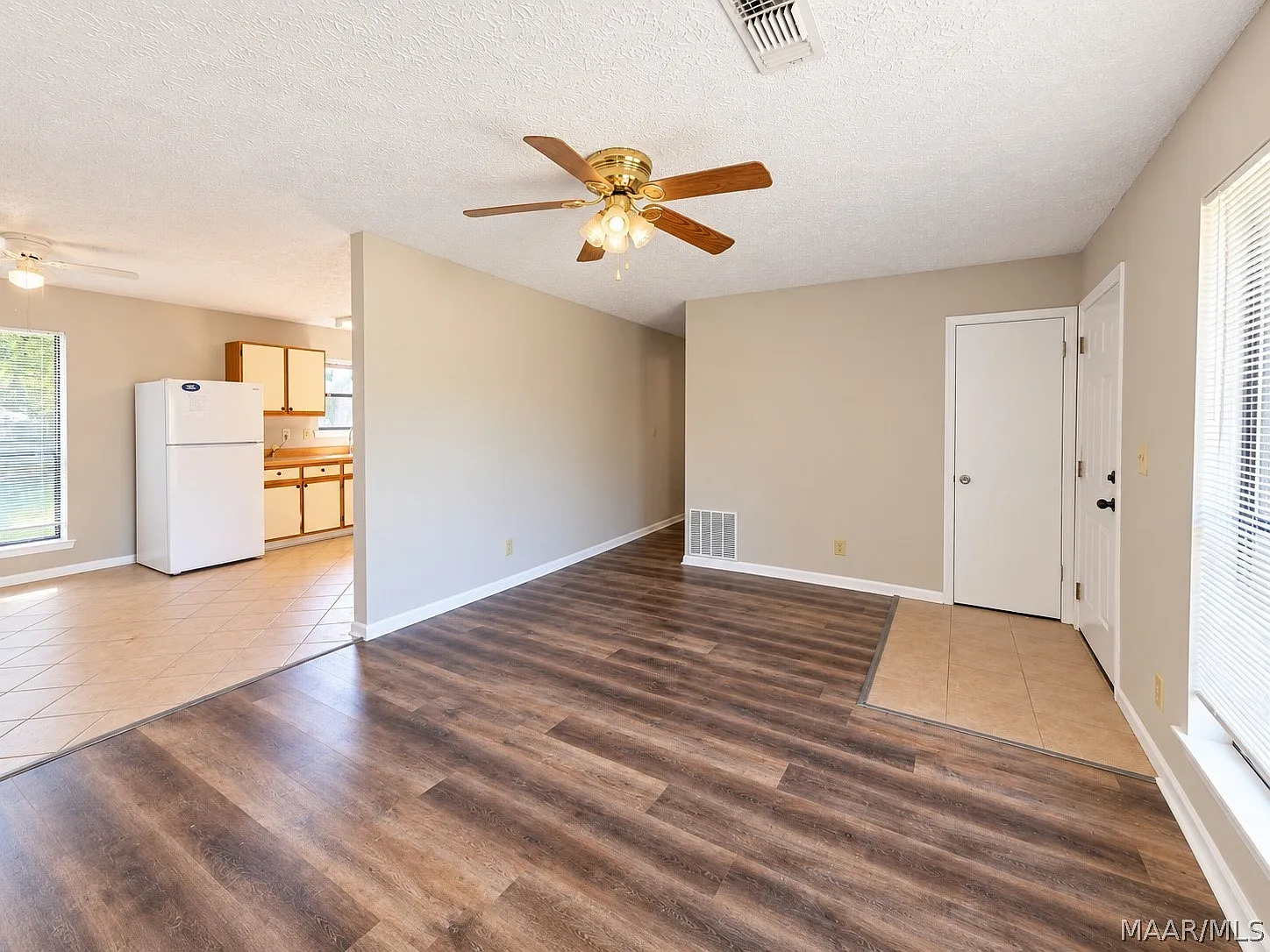 3 bed, 1.5 bath, 1100 sqft, $1,400 — Photo 4