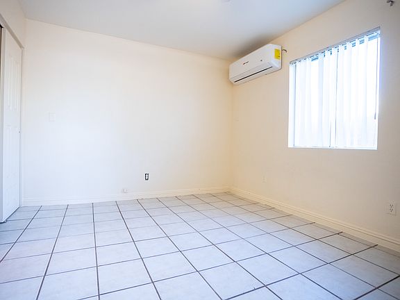 3rd image of 983 A Heller Ct #2