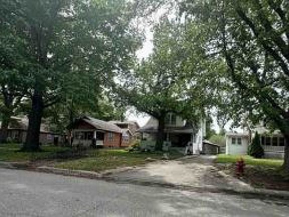 3rd image of 1401 SW Macvicar Ave