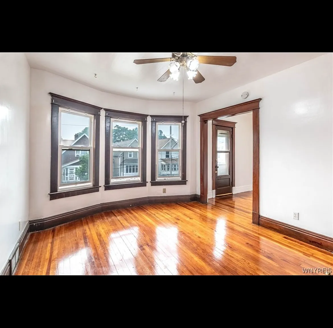 3 bed, 1100 sqft, $1,300 — Photo 1