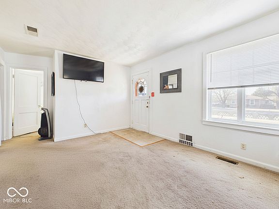 4th image of 2124 Poplar St
