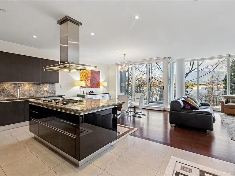 1139 Cordova St W — Photo 12
