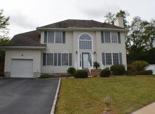 35 Heritage Dr, Englishtown, NJ 07726