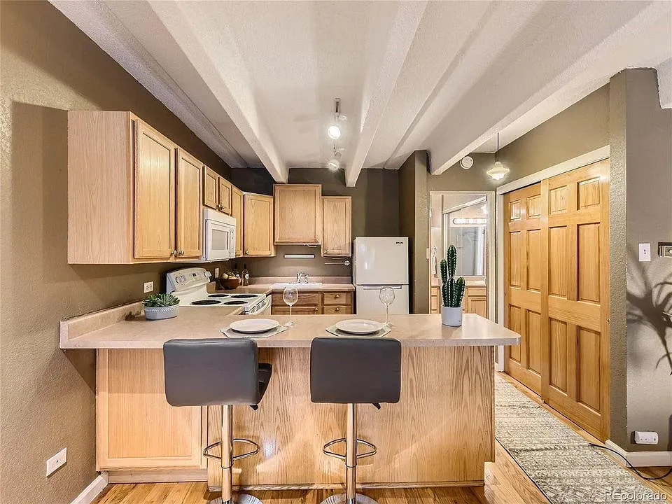 1 bed, 1.0 bath, 500 sqft, $1,299 — Photo 2