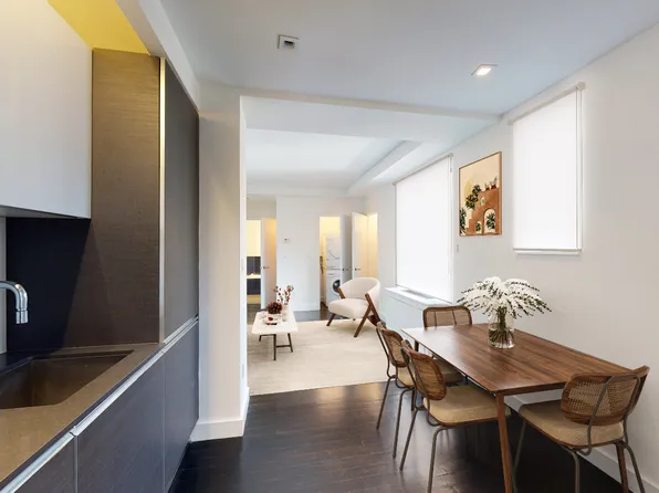 666 West End Avenue image 2 of 14