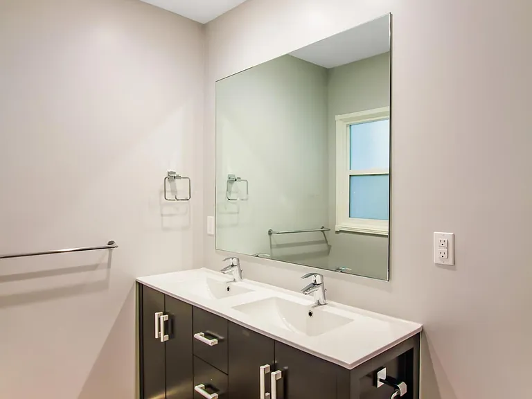 881 Dolores St — Photo 4