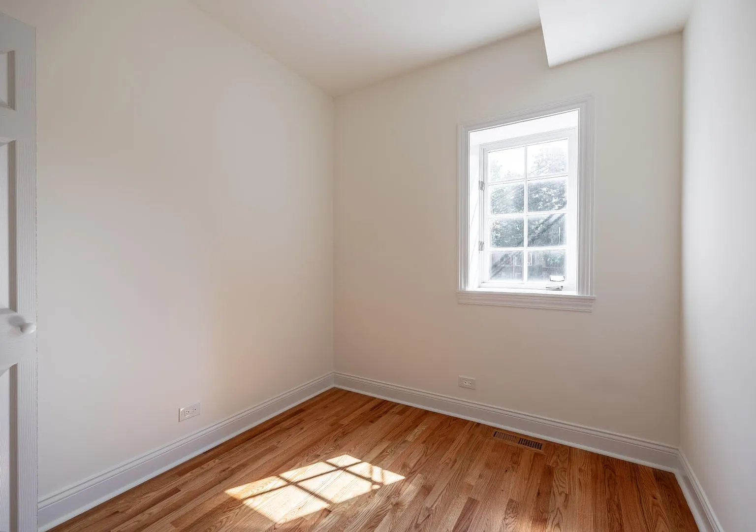 3 bed, 1000 sqft, $2,800 — Photo 4
