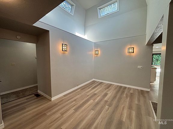 3rd image of 1876 W Malad Ln