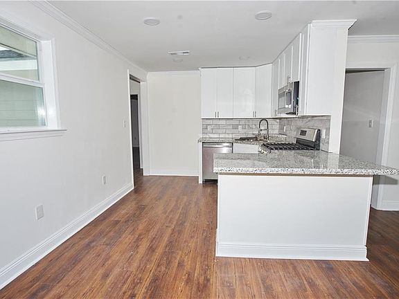 3rd image of 2844 Somerset Dr