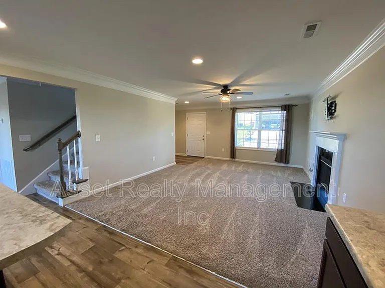 1116 Cloud View Dr — Photo 3