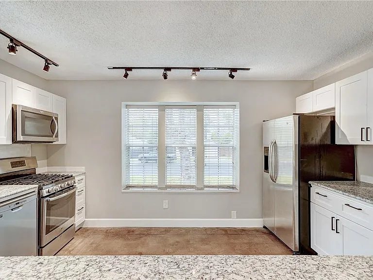 6009 Avery Island Ave — Photo 13