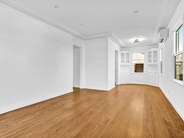 1940 1/2 S Harcourt Ave #1940-1/2 — Photo 1