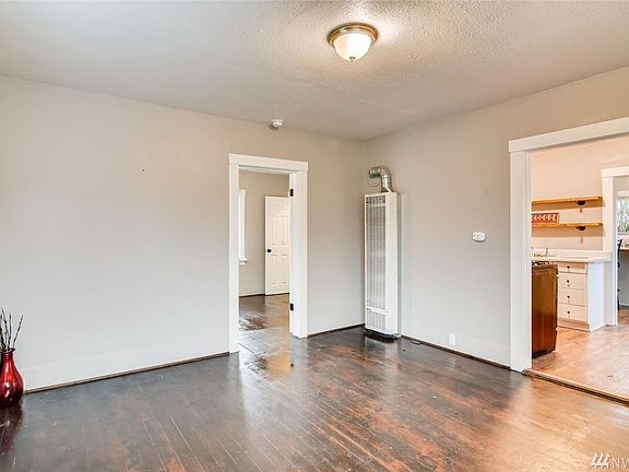 3rd image of 3636 S Ainsworth Ave