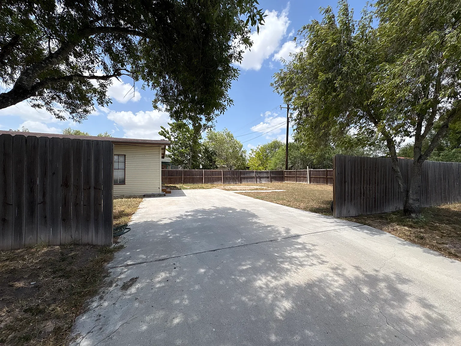 3 bed, 1170 sqft, $1,200 — Photo 2