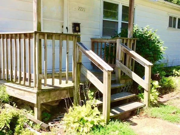 2221 Dean Dr, Norfolk, VA 23518