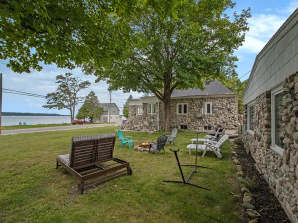 4642 Main St, Onekama, MI 49675