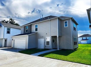 71 Fern Ct, Lake Jackson, TX 77566