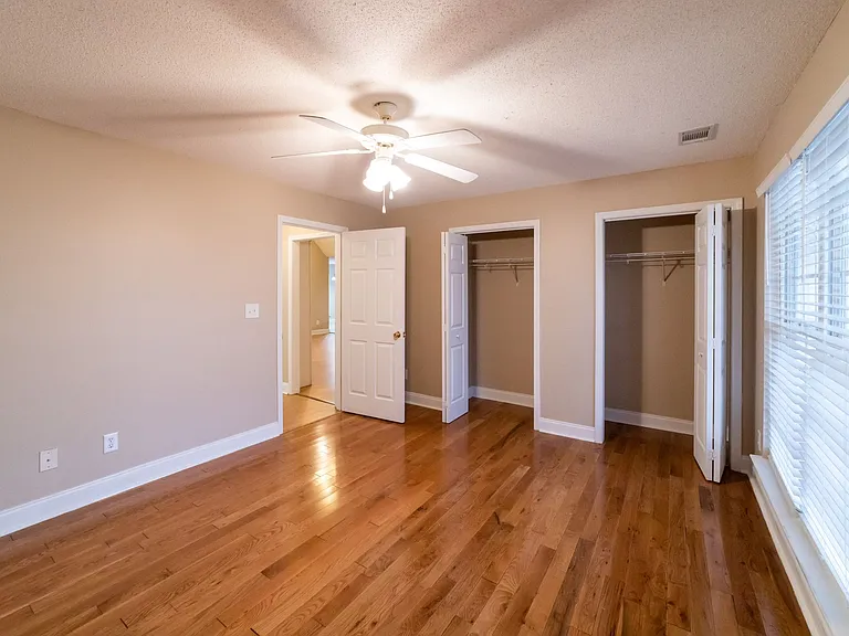 211 Silk Tree Trce — Photo 4