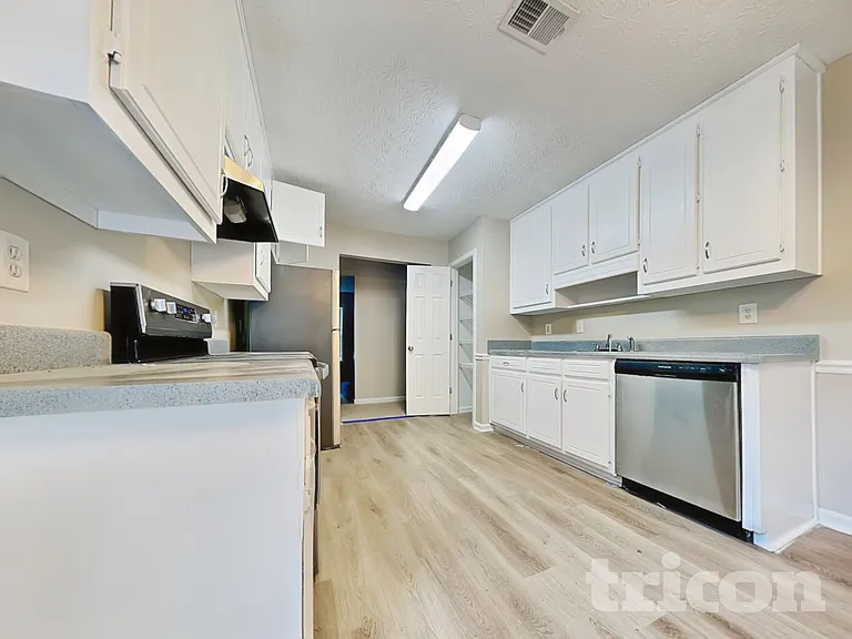 3625 Cobblestone Dr — Photo 7