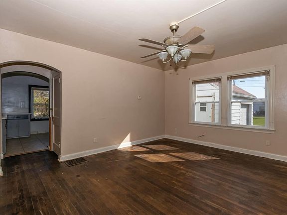 3rd image of 2902 Hiawatha Dr