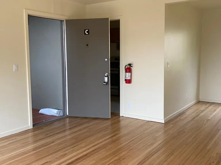 1515 Pershing Dr #C — Photo 3