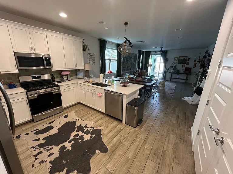 2634 W Hidalgo Ave — Photo 4