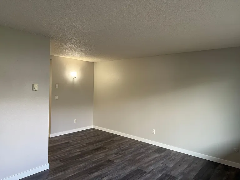 P117 - Gardenside Apartments — Photo 19
