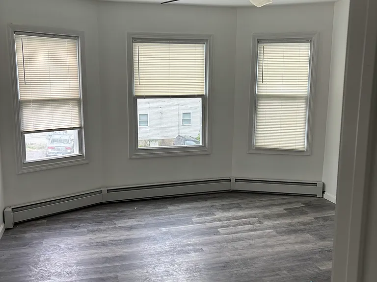 249 Lincoln St — Photo 4