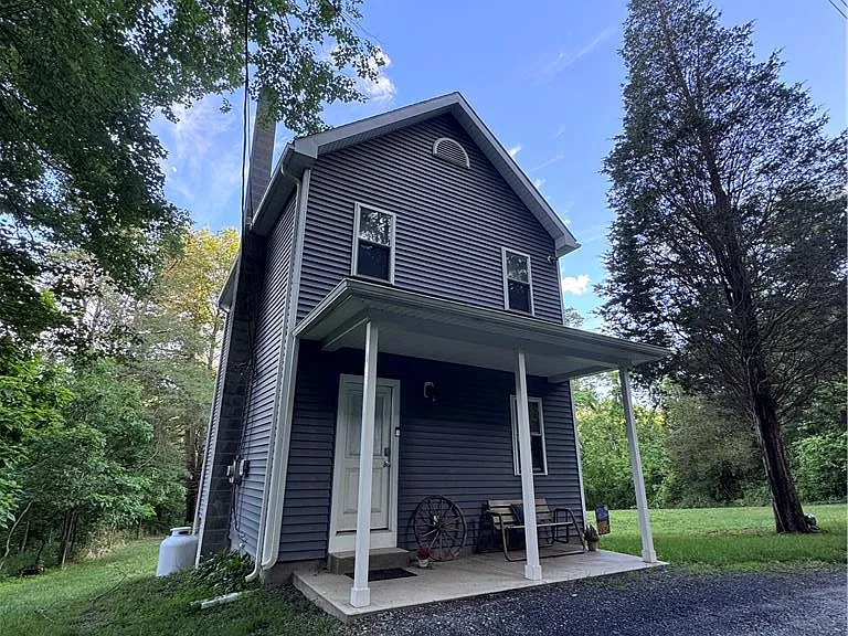 130 Hidden Spur Rd E — Photo 4