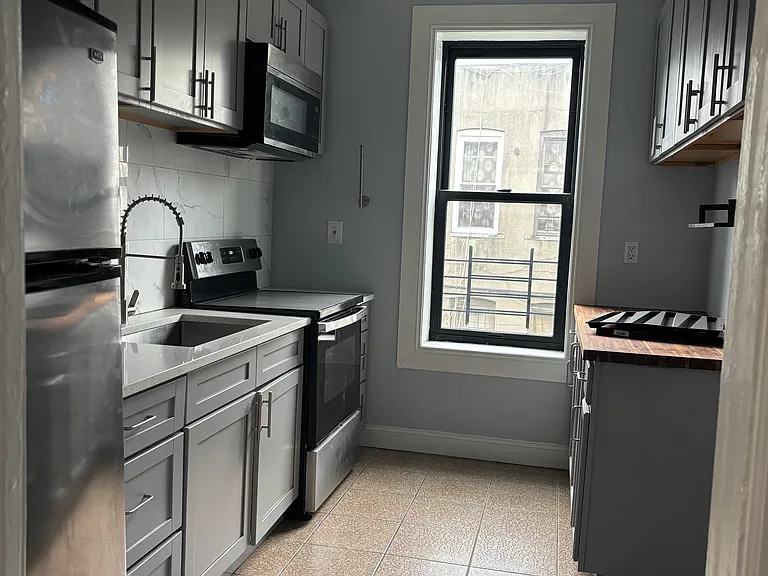 220 E 95th St #2 — Photo 1