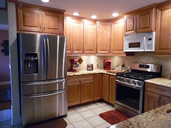5th image of 315 Heritage Cir