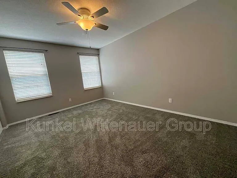911 Victoria Ln — Photo 24